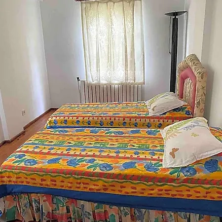 Goel Kenarinda Retro Merkez
