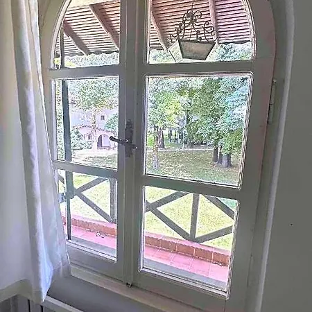 Goel Kenarinda Retro Merkez 3*